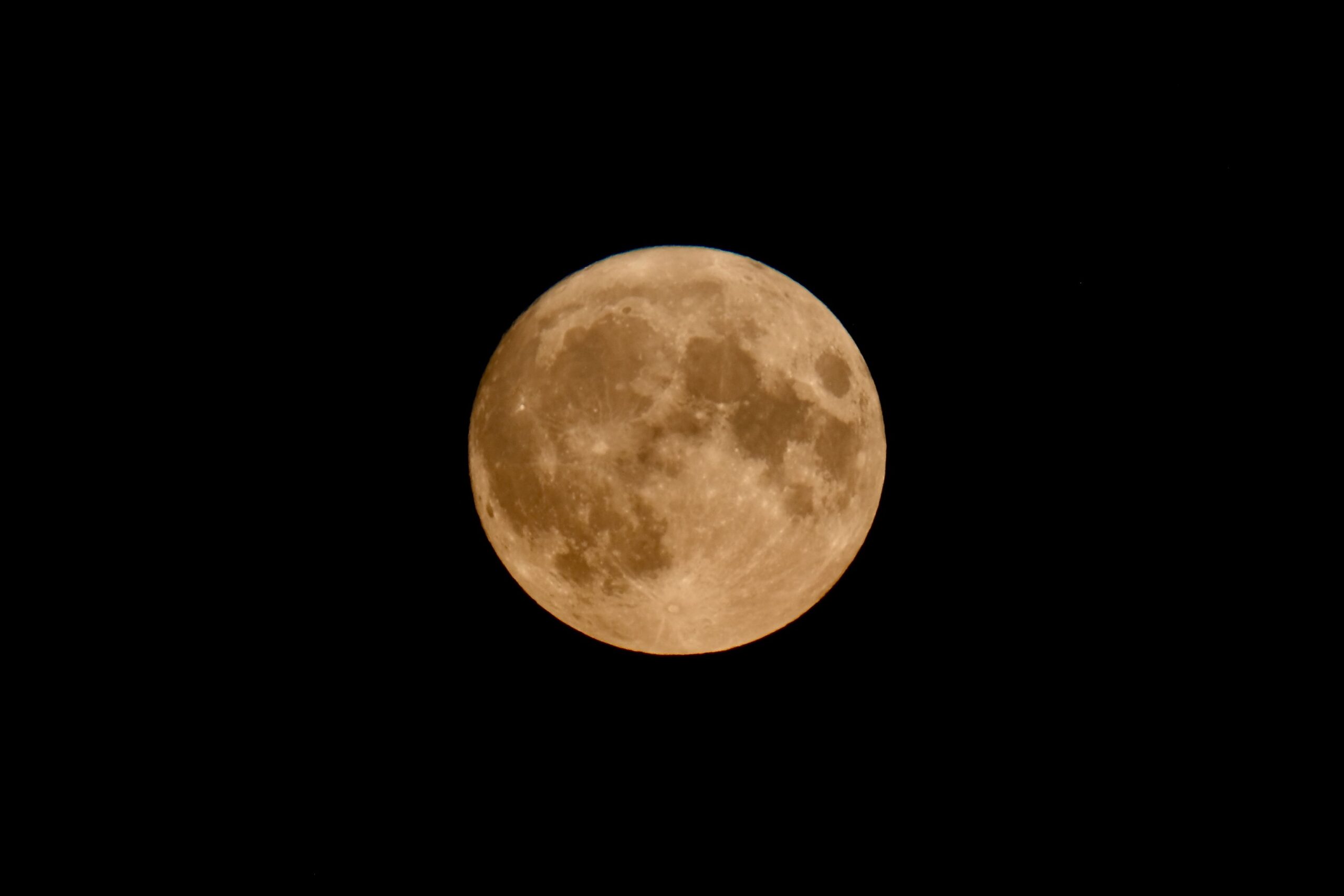 Pleine lune, symbole du cycle veille-sommeil régulé par la mélatonine